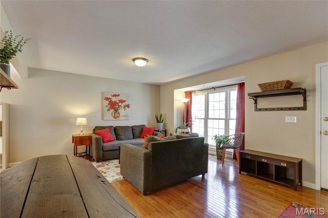 564 Woodlyn Crossing, Ballwin, MO 63021