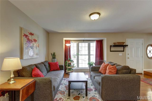 564 Woodlyn Crossing, Ballwin, MO 63021