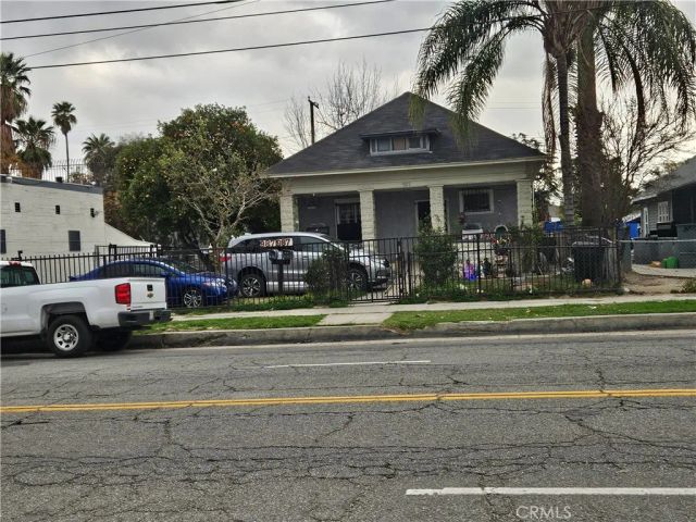 987 W Rialto Avenue, San Bernardino, CA 92410