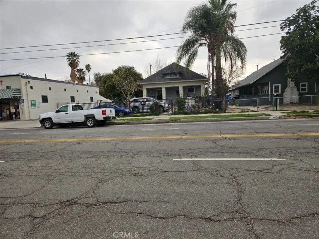 987 W Rialto Avenue, San Bernardino, CA 92410