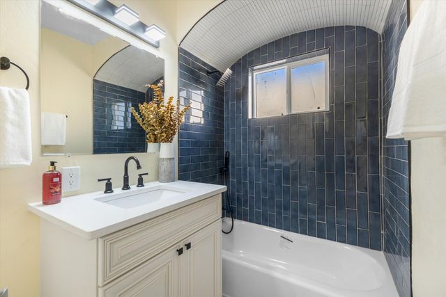 425 Carlisle Boulevard NE, Albuquerque, NM 87106