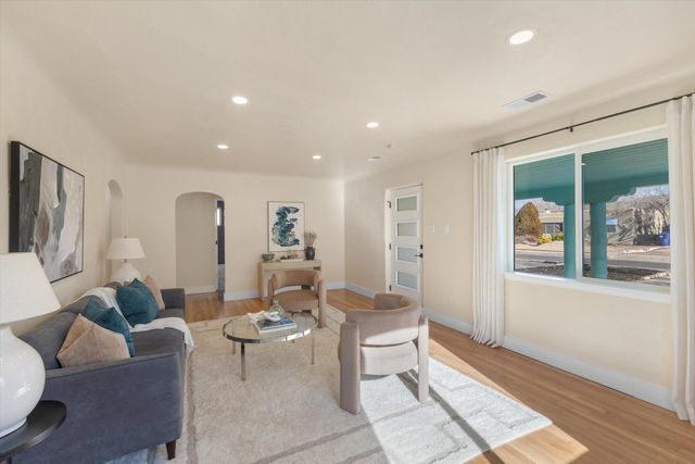 425 Carlisle Boulevard NE, Albuquerque, NM 87106