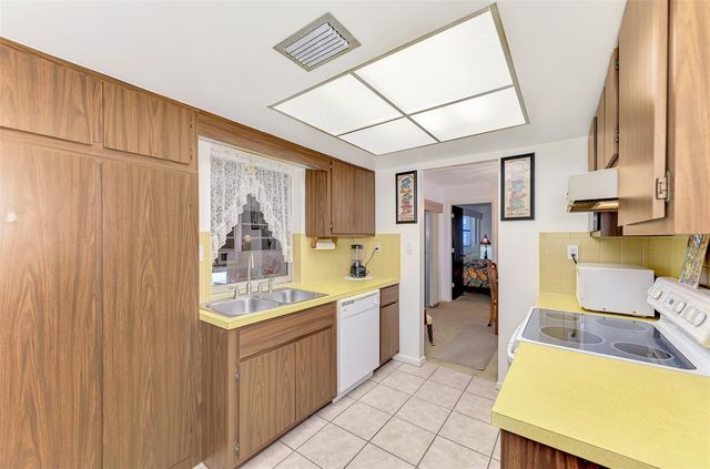 430 SUNNYSIDE DRIVE, Venice, FL 34293