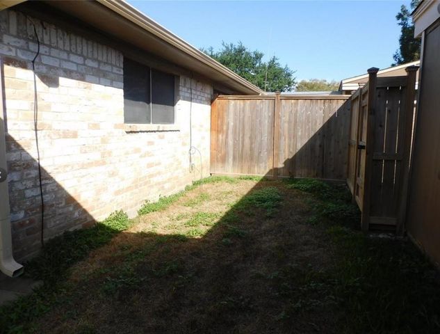 10402 Belfast Road, La Porte, TX 77571