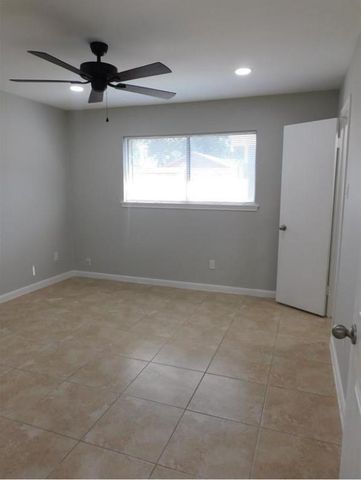 10402 Belfast Road, La Porte, TX 77571