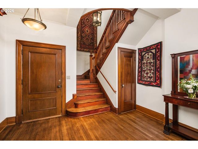 2141 Nw DAVIS St 301, Portland, OR 97210