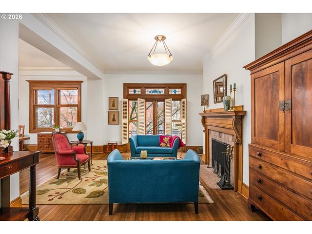 2141 Nw DAVIS St 301, Portland, OR 97210