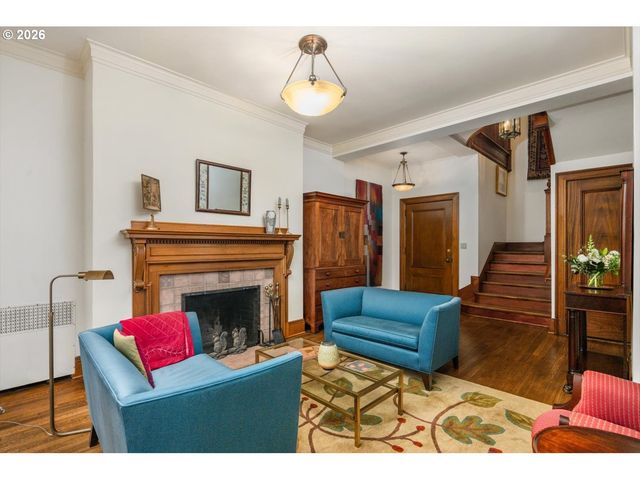 2141 Nw DAVIS St 301, Portland, OR 97210