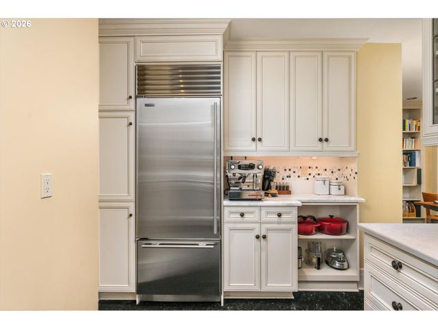 2141 Nw DAVIS St 301, Portland, OR 97210