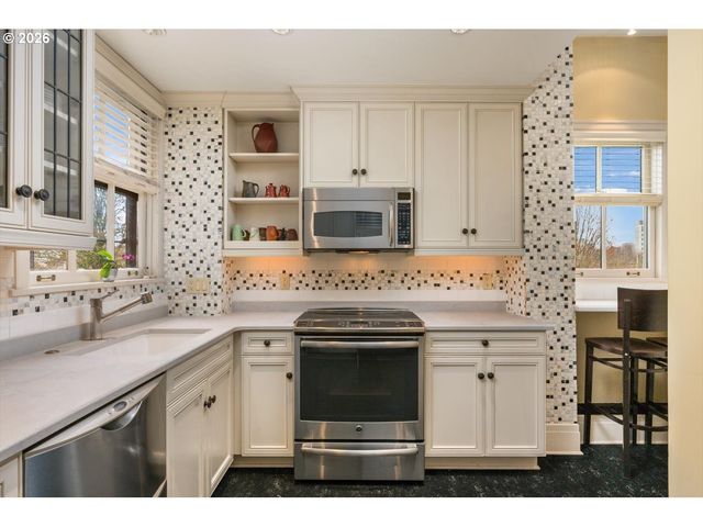 2141 Nw DAVIS St 301, Portland, OR 97210