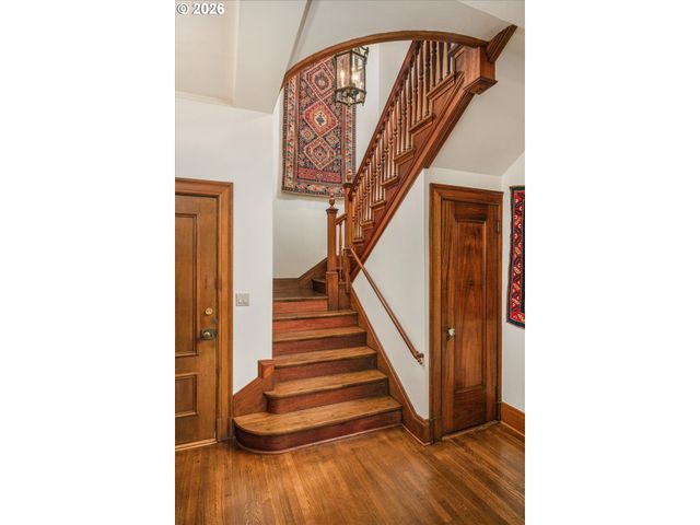 2141 Nw DAVIS St 301, Portland, OR 97210