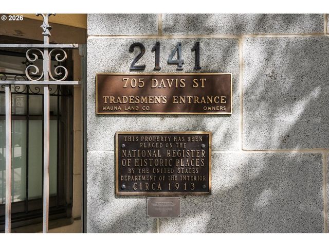 2141 Nw DAVIS St 301, Portland, OR 97210