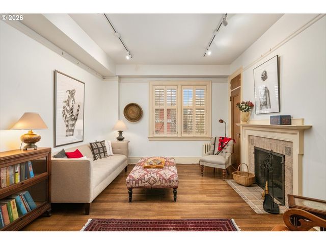 2141 Nw DAVIS St 301, Portland, OR 97210