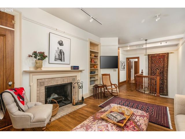 2141 Nw DAVIS St 301, Portland, OR 97210