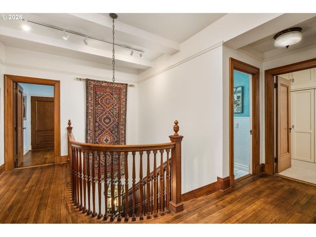 2141 Nw DAVIS St 301, Portland, OR 97210