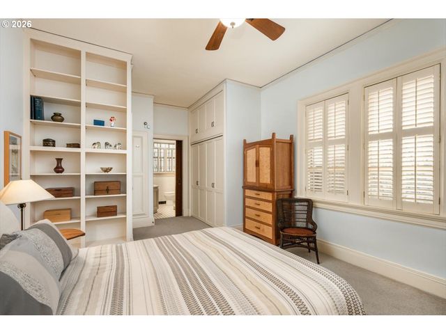 2141 Nw DAVIS St 301, Portland, OR 97210