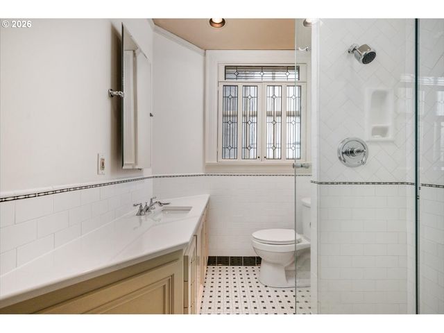 2141 Nw DAVIS St 301, Portland, OR 97210