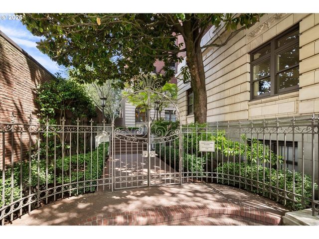 2141 Nw DAVIS St 301, Portland, OR 97210