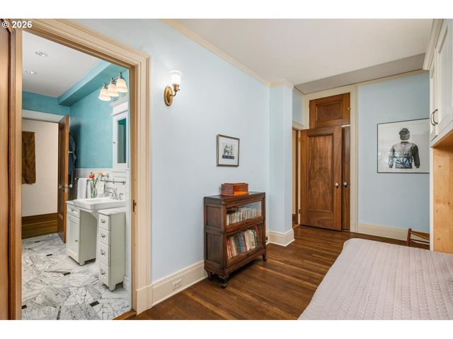 2141 Nw DAVIS St 301, Portland, OR 97210