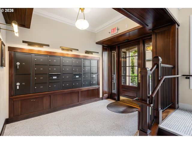 2141 Nw DAVIS St 301, Portland, OR 97210