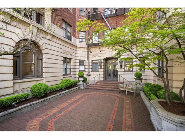 2141 Nw DAVIS St 301, Portland, OR 97210