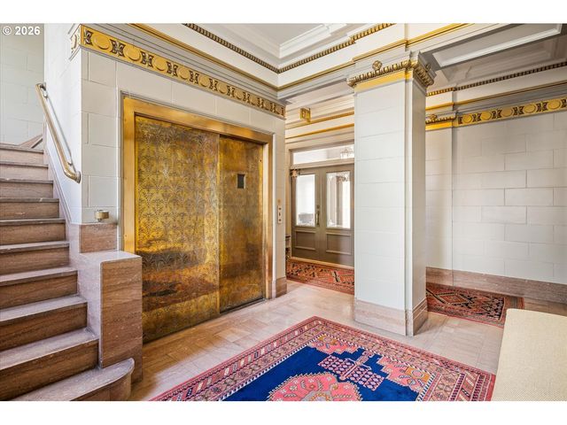 2141 Nw DAVIS St 301, Portland, OR 97210