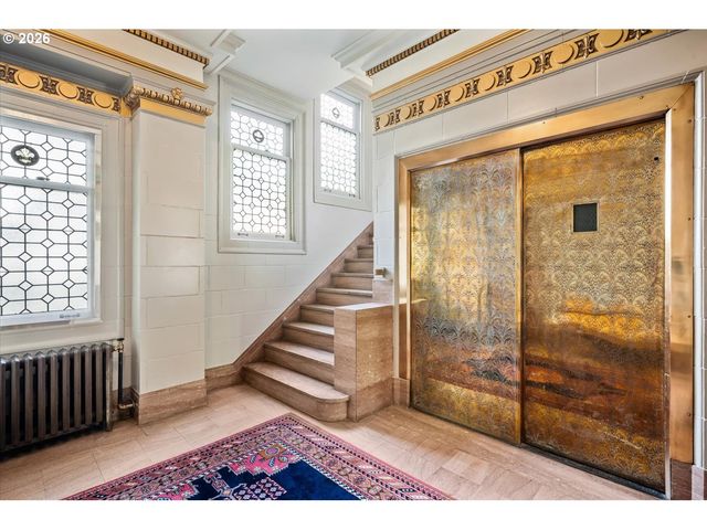 2141 Nw DAVIS St 301, Portland, OR 97210