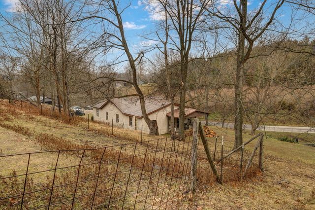 300 Lane Branch Road, Crane, MO 65633