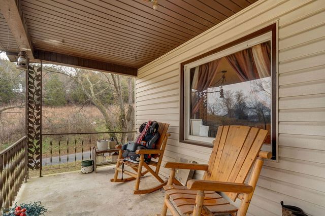 300 Lane Branch Road, Crane, MO 65633