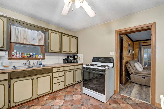 300 Lane Branch Road, Crane, MO 65633