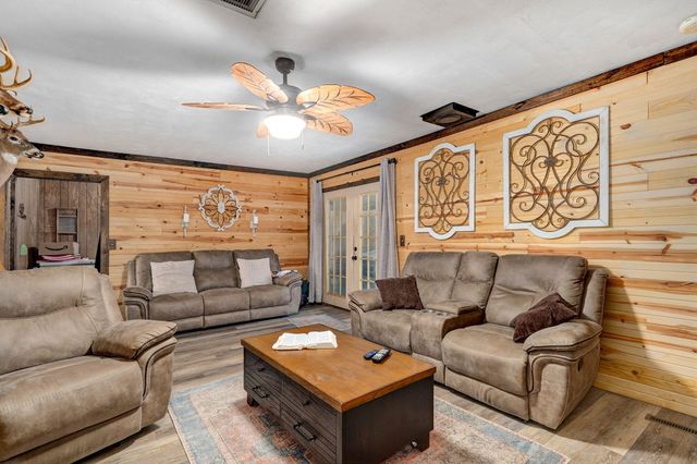 300 Lane Branch Road, Crane, MO 65633