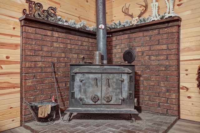 300 Lane Branch Road, Crane, MO 65633