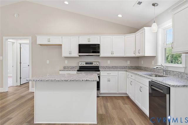 17557 Hewlett Rd, Beaverdam, VA 23015