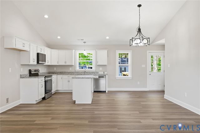 17557 Hewlett Rd, Beaverdam, VA 23015