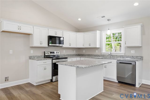 17557 Hewlett Rd, Beaverdam, VA 23015