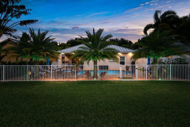 494 Enfield Court, Delray Beach, FL 33444