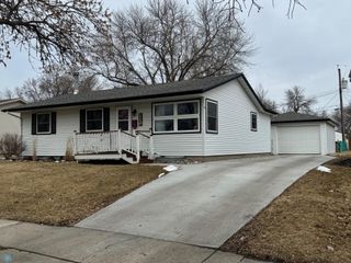 110 9th Avenue E, West Fargo, ND 58078
