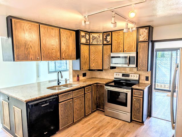 3246 E Berkeley Street, Springfield, MO 65804