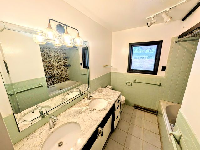 3246 E Berkeley Street, Springfield, MO 65804