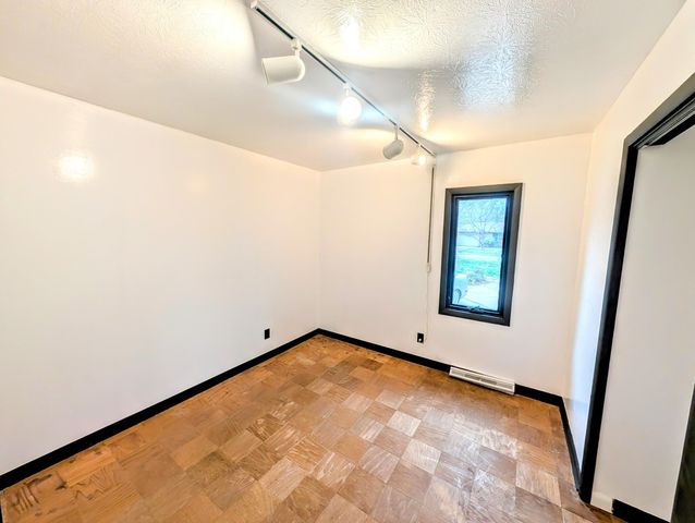 3246 E Berkeley Street, Springfield, MO 65804