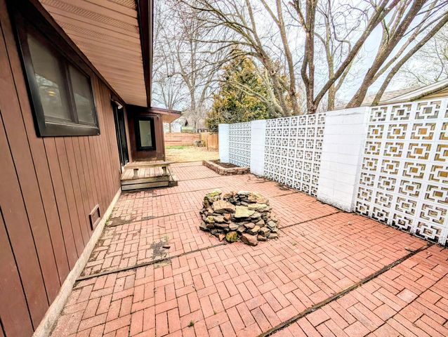 3246 E Berkeley Street, Springfield, MO 65804