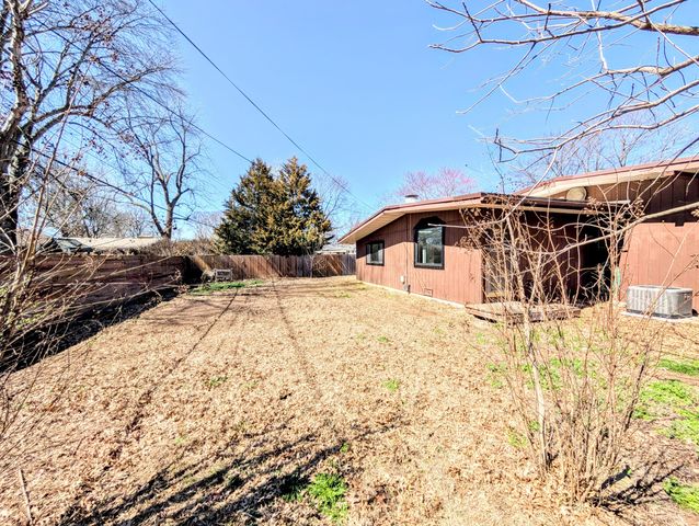 3246 E Berkeley Street, Springfield, MO 65804