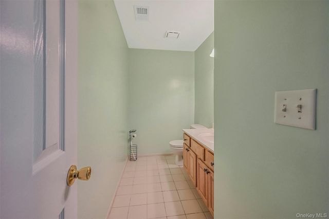 50 Strawberry Commons, Riverhead, NY 11901