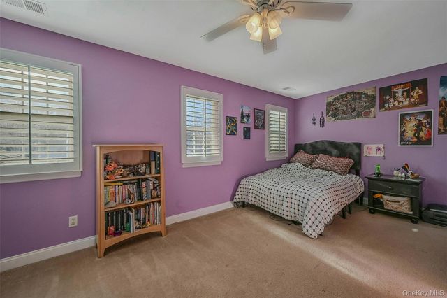 50 Strawberry Commons, Riverhead, NY 11901