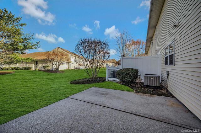 50 Strawberry Commons, Riverhead, NY 11901