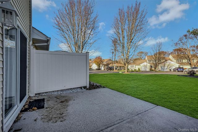 50 Strawberry Commons, Riverhead, NY 11901