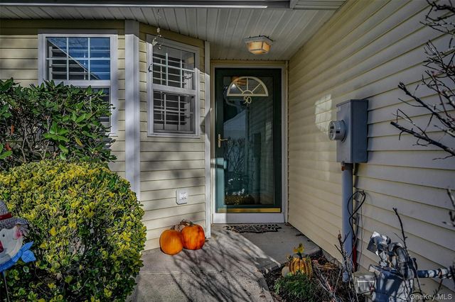 50 Strawberry Commons, Riverhead, NY 11901