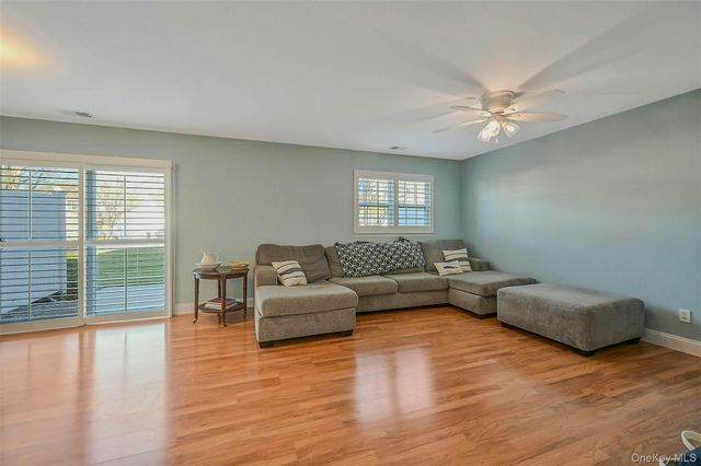 50 Strawberry Commons, Riverhead, NY 11901