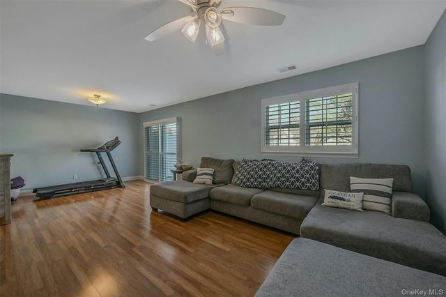 50 Strawberry Commons, Riverhead, NY 11901