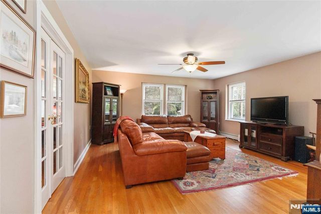 5 Fanwood Court, West Milford, NJ 07421